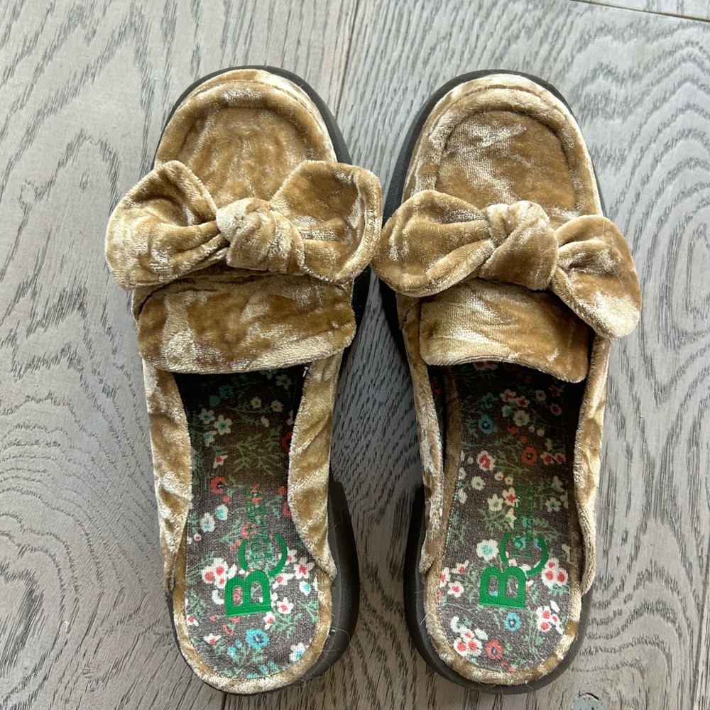 Seychelles Antique Yellow Velvet Mules NWT